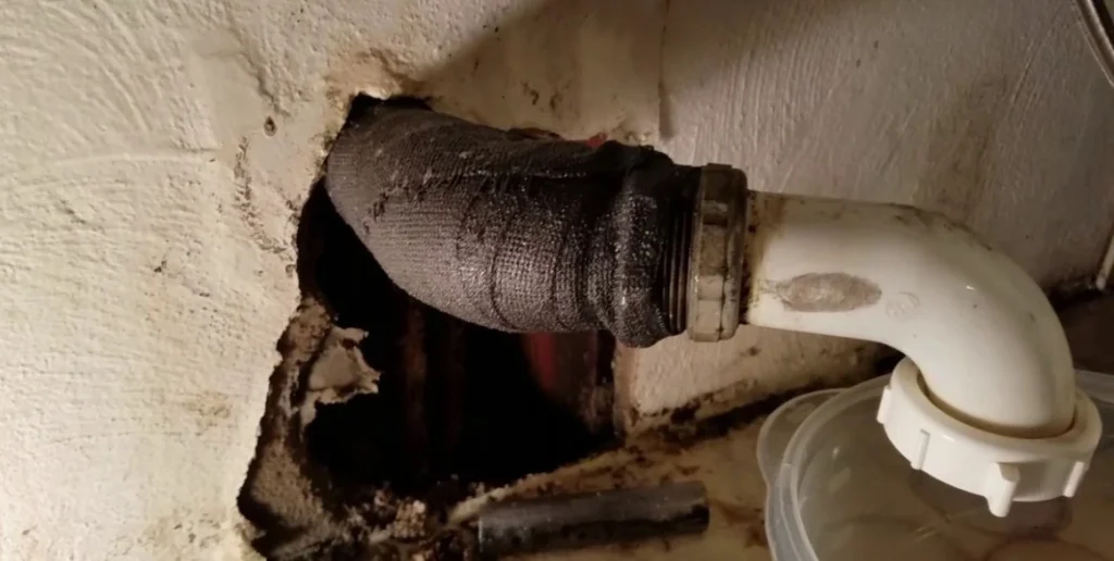+1945297-3238 Burst pipe water damage Frisco Shut off water follow these emergency steps now