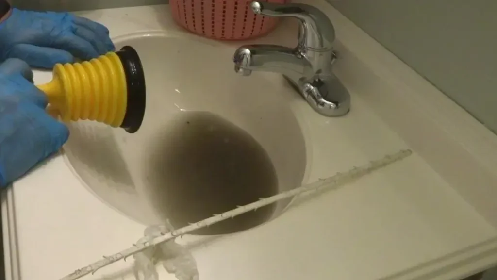 (945)297-3238 overflowing sink and tub water damage Frisco TX what to do emergency extraction